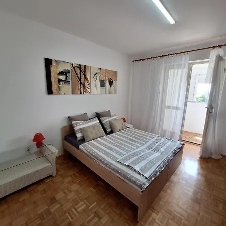 Two Bedroom Alma Διαμέρισμα *
